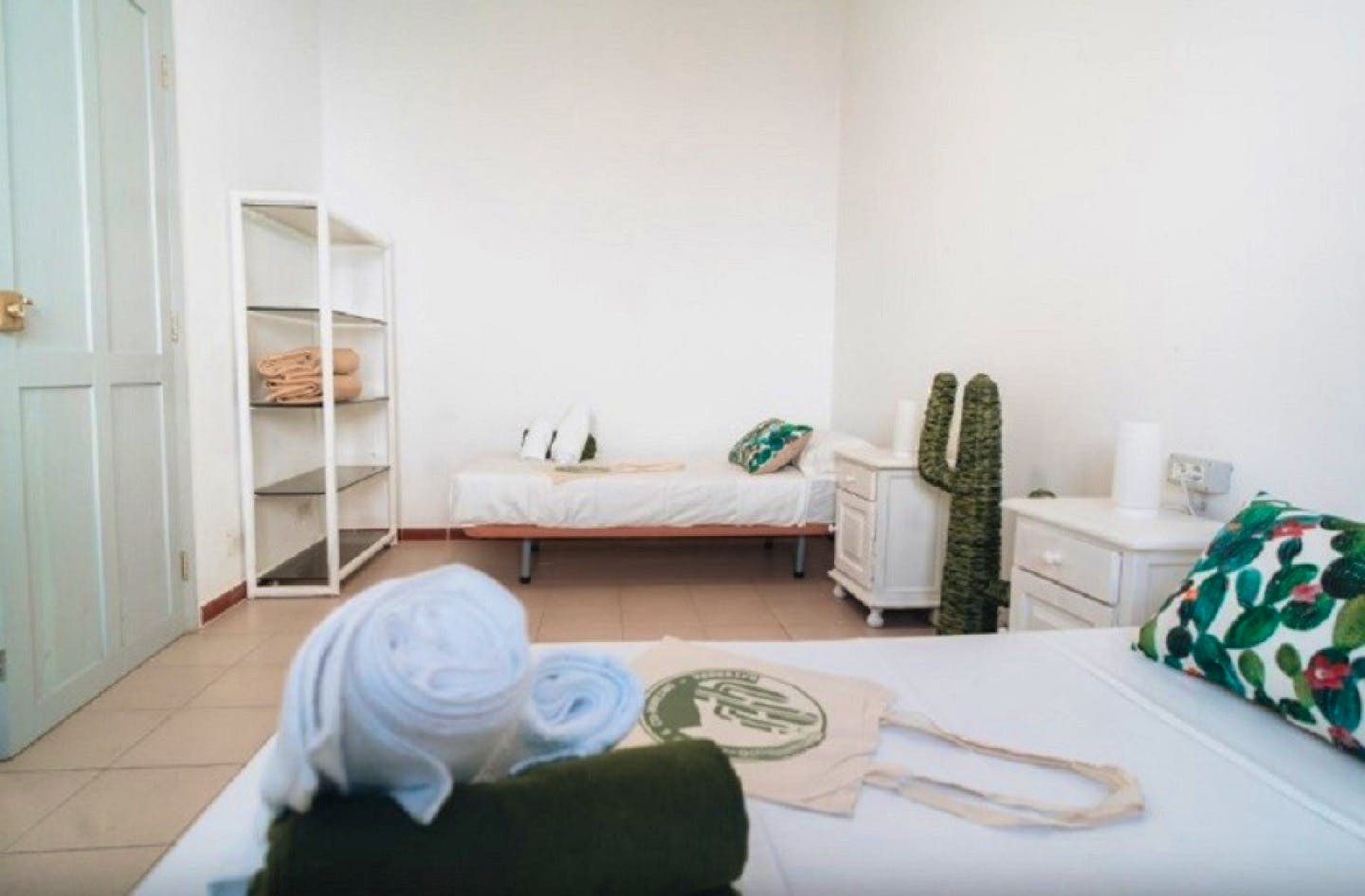 Bed In A 2-Bed Females Only Room - Sustainable Coliving and Coworking Oasis with Cultural Immersion in San Sebastian de La Gomera House - Gallery - 6