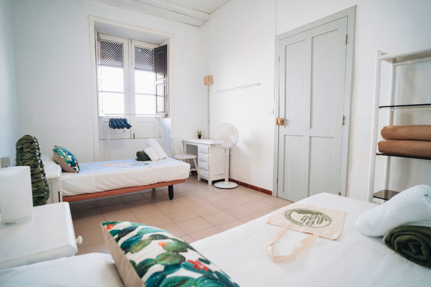 Bed In A 2-Bed Females Only Room - Sustainable Coliving and Coworking Oasis with Cultural Immersion in San Sebastian de La Gomera House - Gallery - 8
