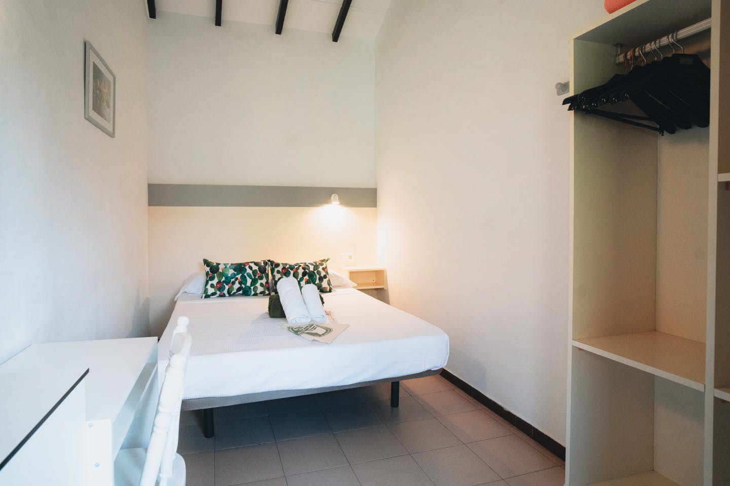 Double Room (double Bed) - No Window - Sustainable Coliving and Coworking Oasis with Cultural Immersion in San Sebastian de La Gomera House - Gallery - 1
