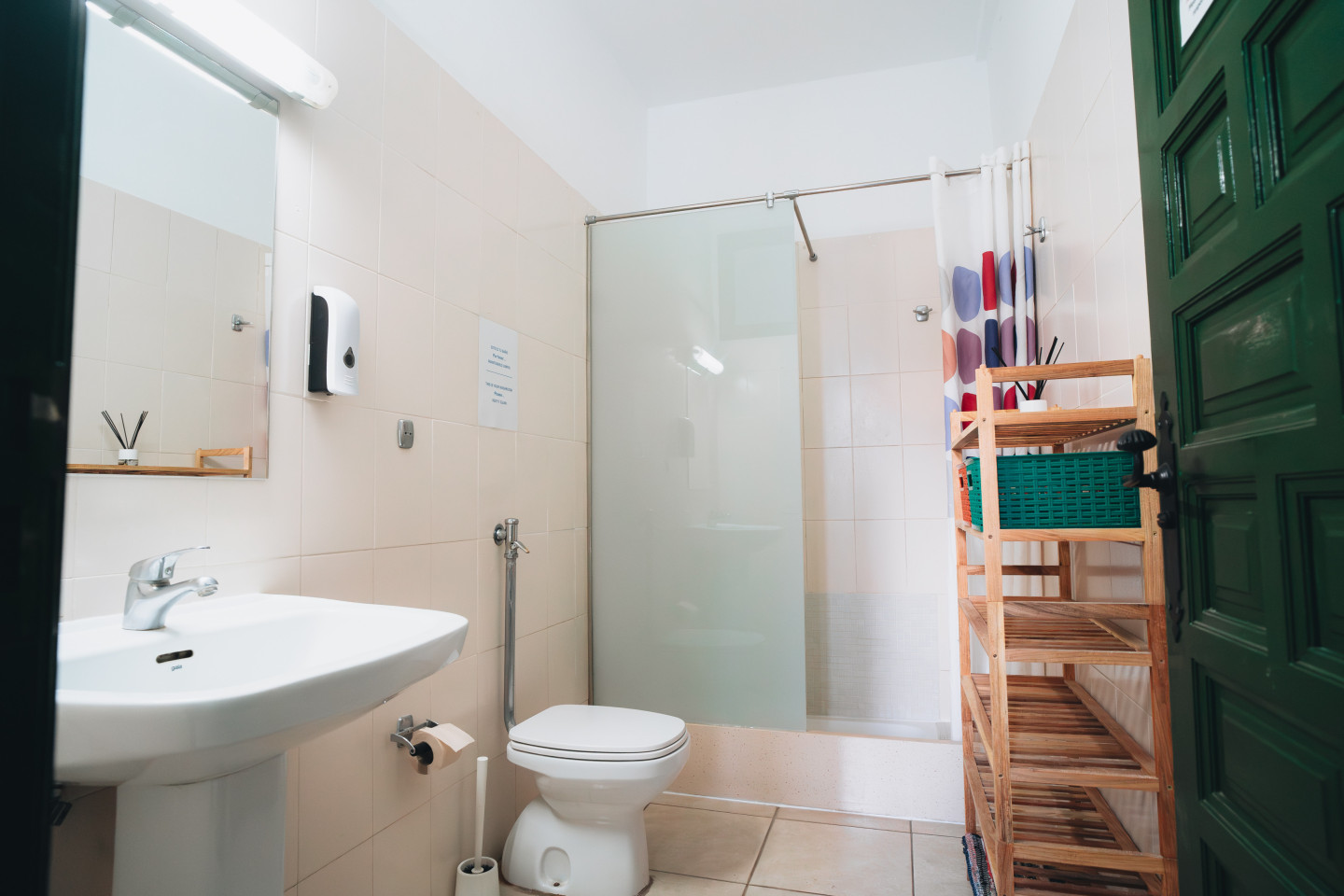 Double Room (double Bed) - No Window - Sustainable Coliving and Coworking Oasis with Cultural Immersion in San Sebastian de La Gomera House - Gallery - 9
