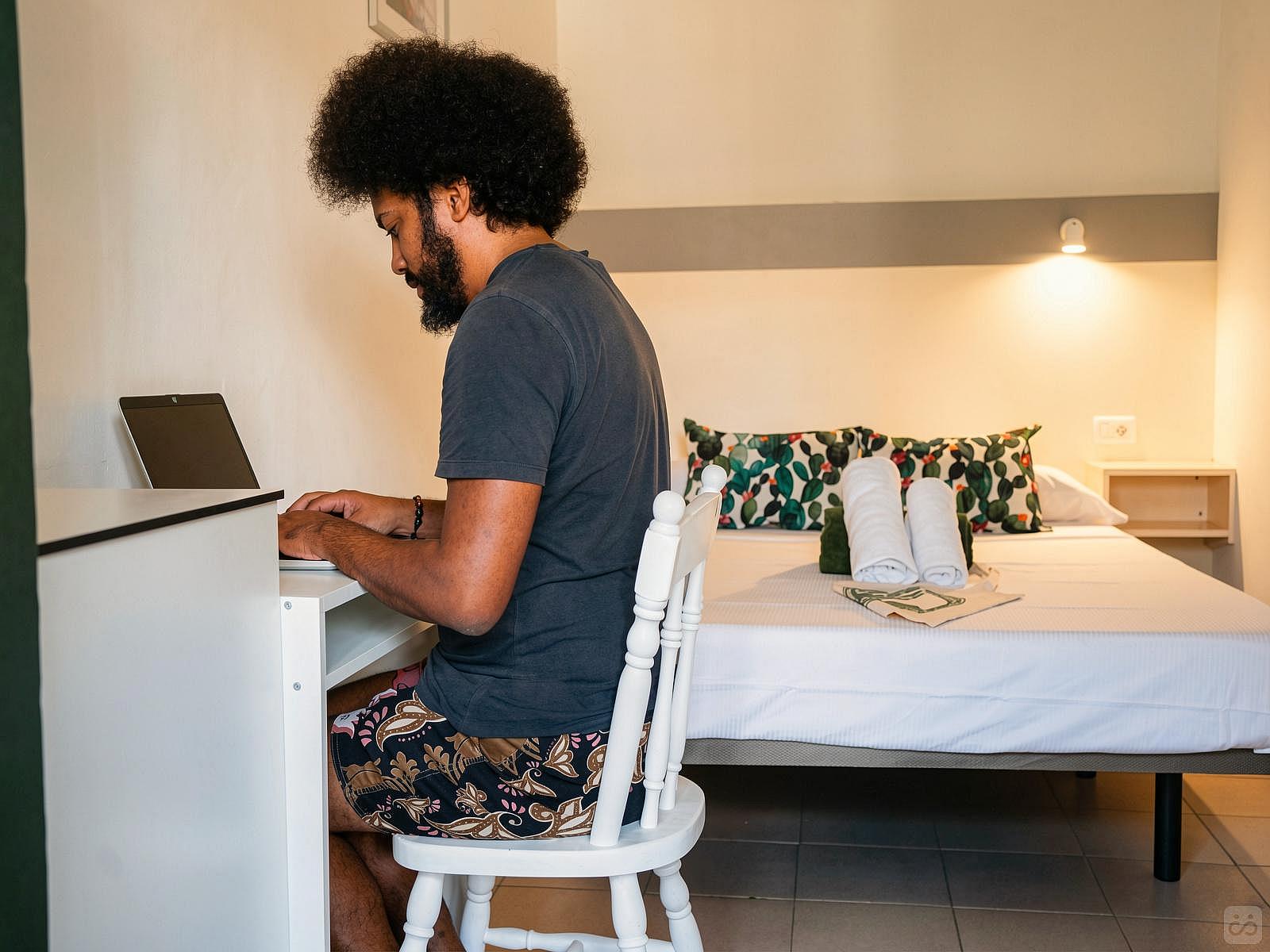 Double Room (double Bed) - No Window - Sustainable Coliving and Coworking Oasis with Cultural Immersion in San Sebastian de La Gomera House - Gallery - 14
