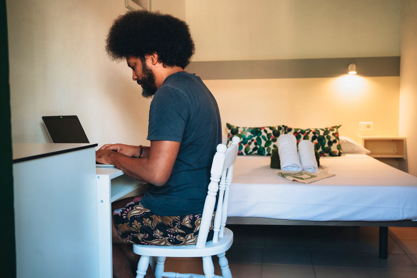 Double Room (double Bed) - No Window - Sustainable Coliving and Coworking Oasis with Cultural Immersion in San Sebastian de La Gomera House - Gallery - 5