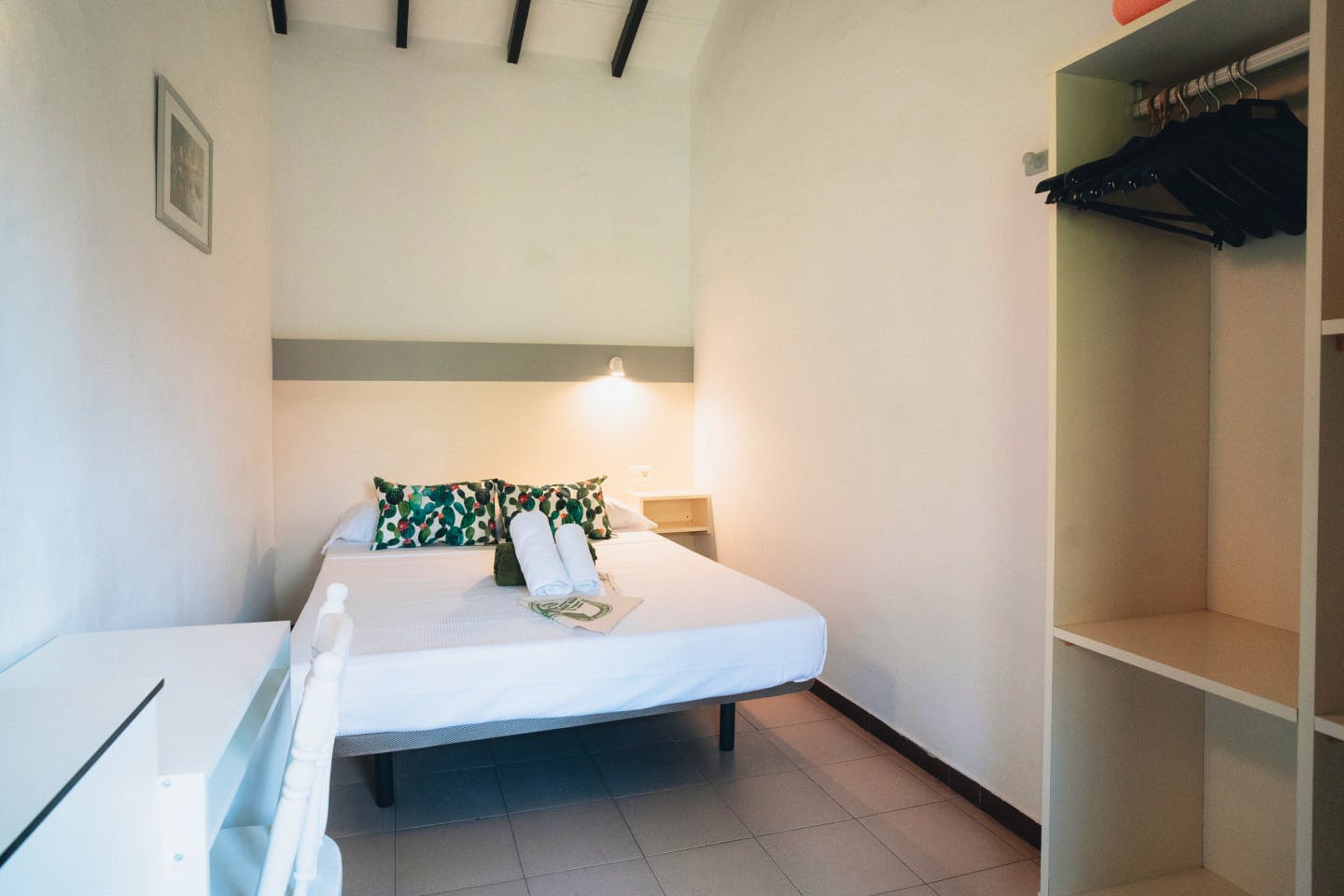 Double Room (double Bed) - No Window - Sustainable Coliving and Coworking Oasis with Cultural Immersion in San Sebastian de La Gomera House - Gallery - 4