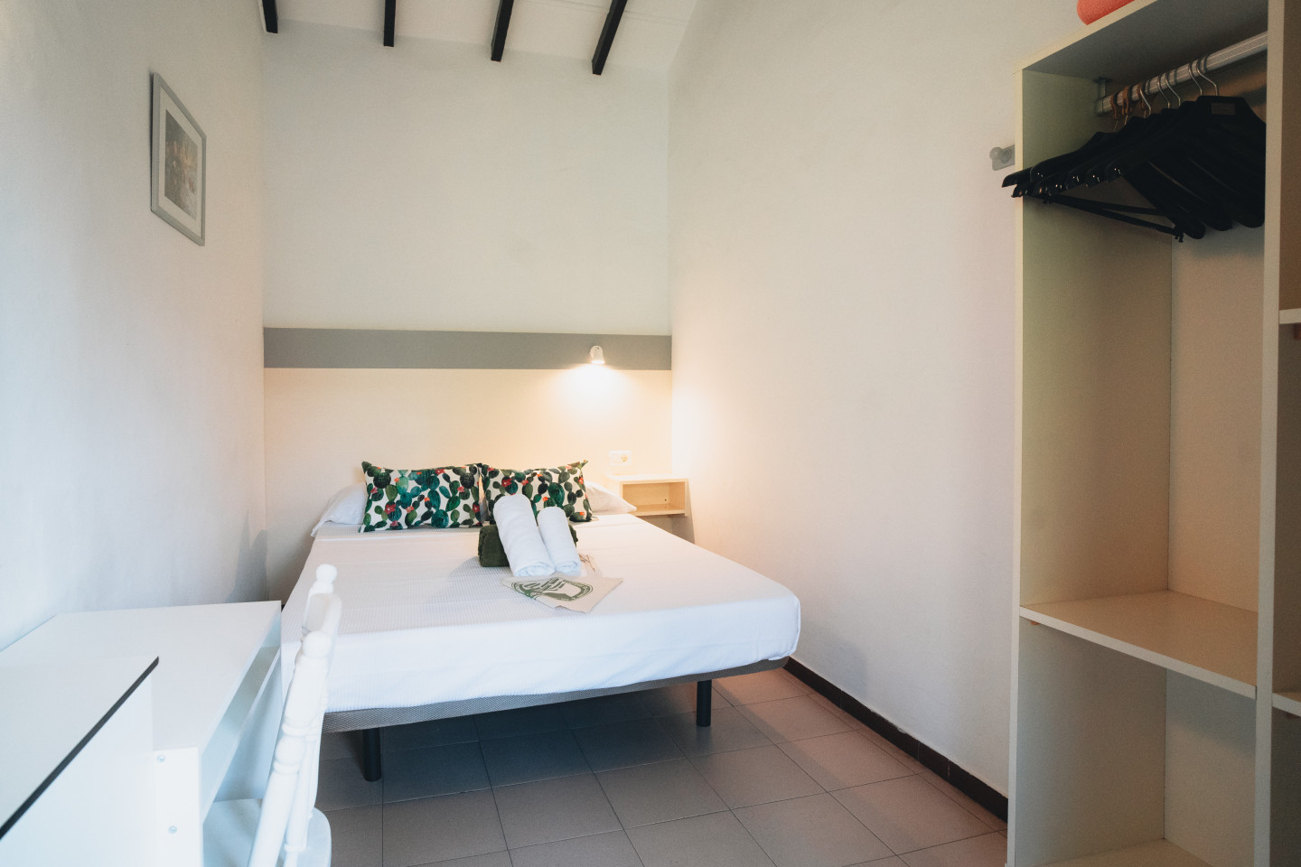 Double Room (double Bed) - No Window - Sustainable Coliving and Coworking Oasis with Cultural Immersion in San Sebastian de La Gomera House - Gallery - 7