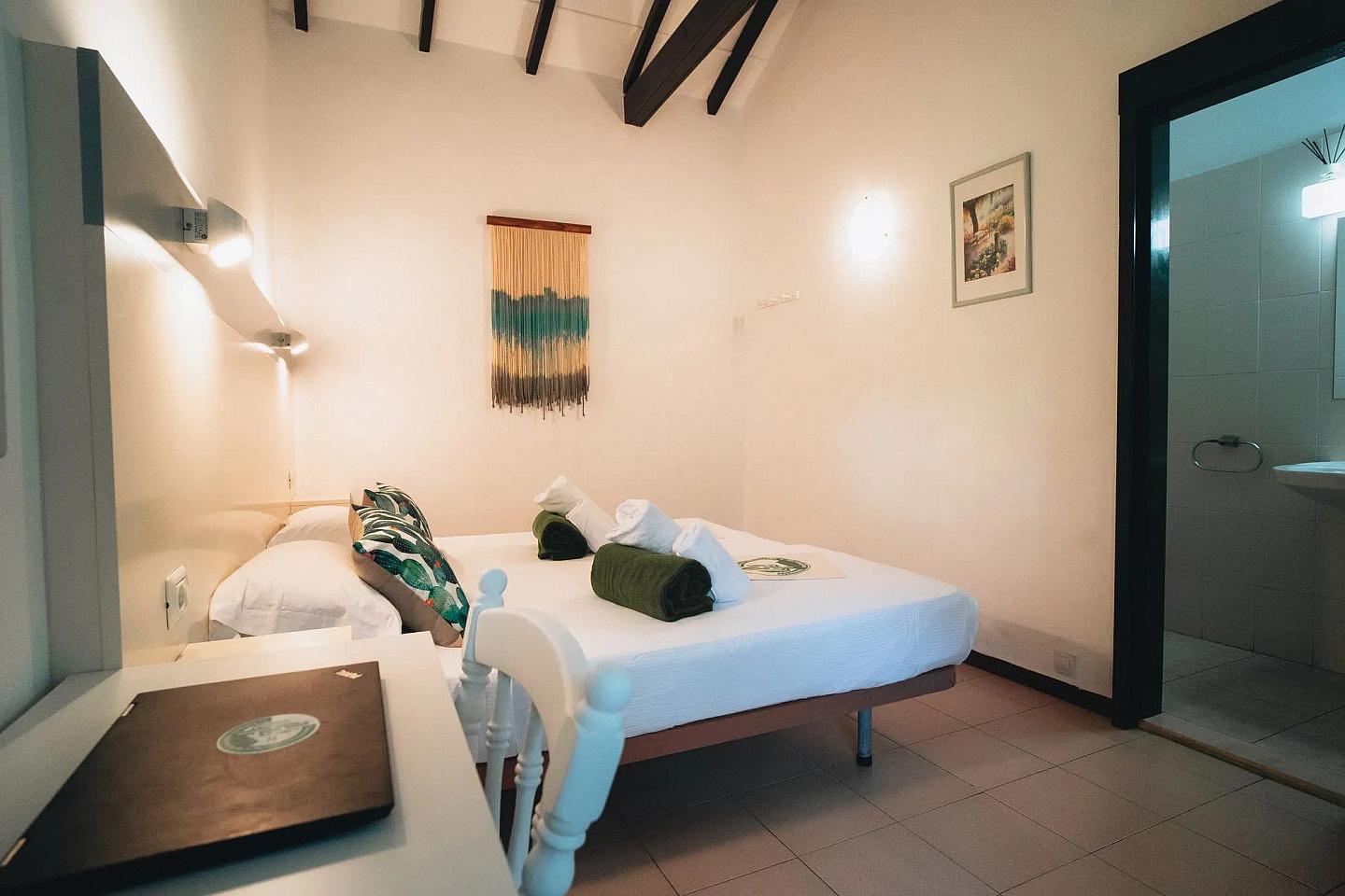 Twin Room With Private Bathroom - Sustainable Coliving and Coworking Oasis with Cultural Immersion in San Sebastian de La Gomera House - Gallery - 5