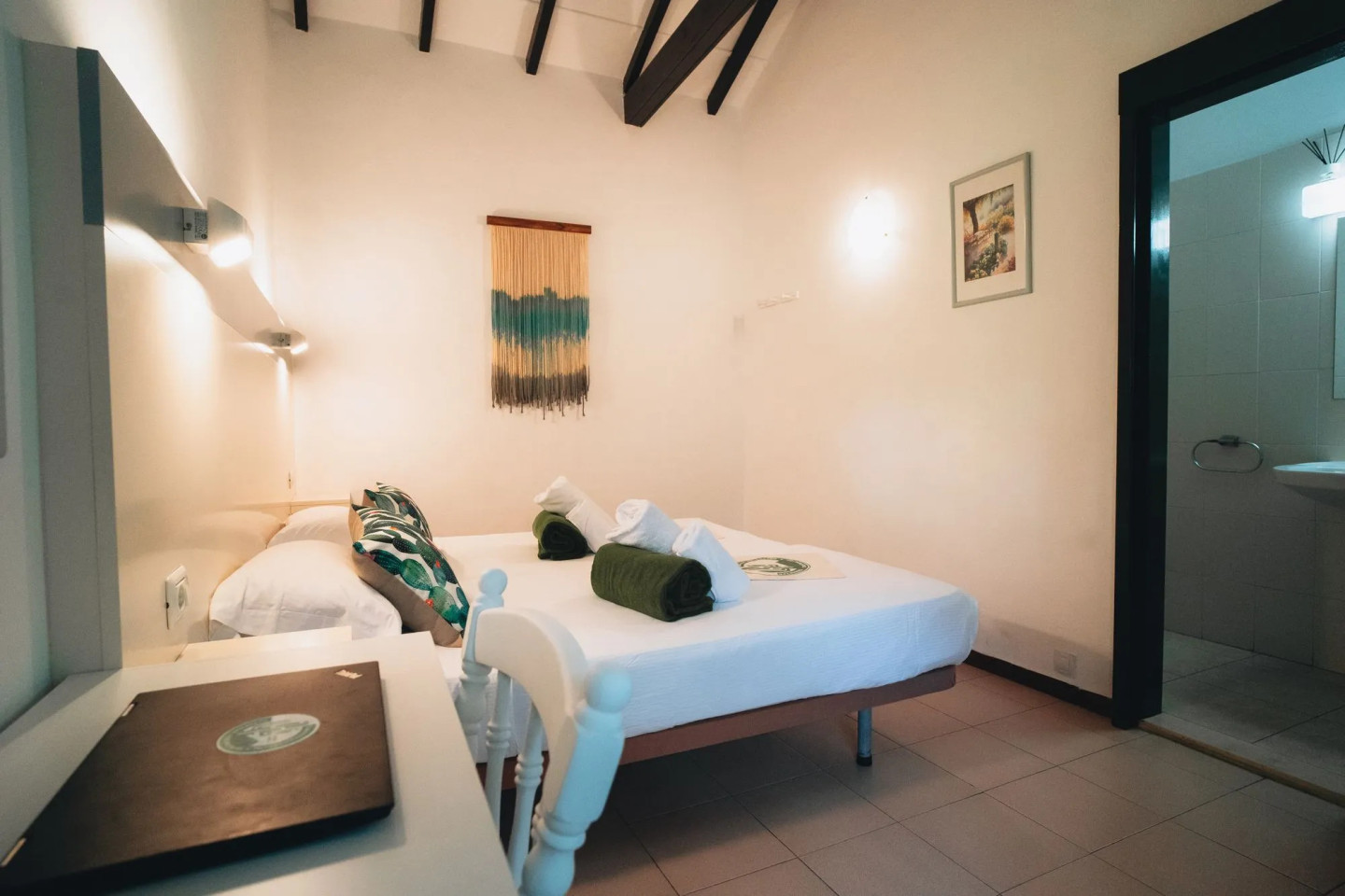 Twin Room With Private Bathroom - Sustainable Coliving and Coworking Oasis with Cultural Immersion in San Sebastian de La Gomera House - Gallery - 3