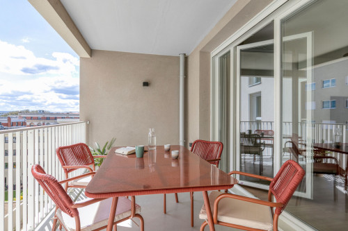 Stylish complex near TGV station