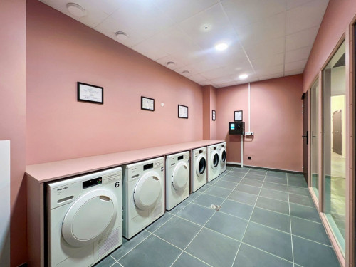 Stylish complex near TGV station