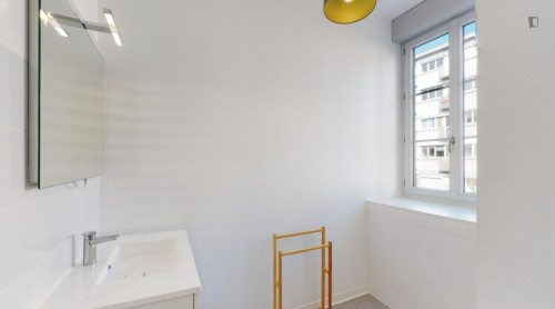 Neat double ensuite bedroom close to the Square Vertais