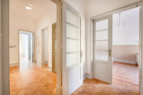 Appealing single bedroom with balcony