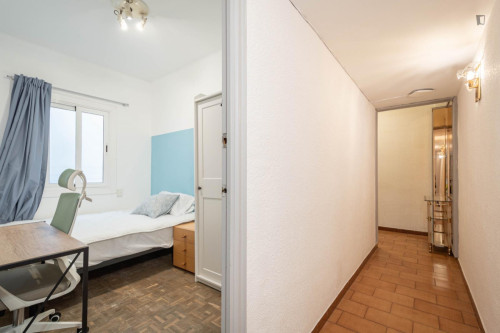 Comfy double bedroom near the Alfons X metro 