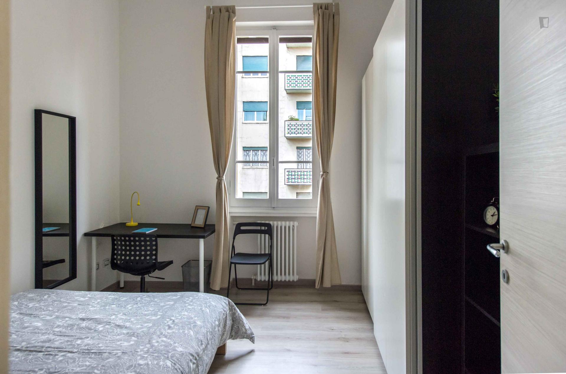 Luminous double bedroom in Centro