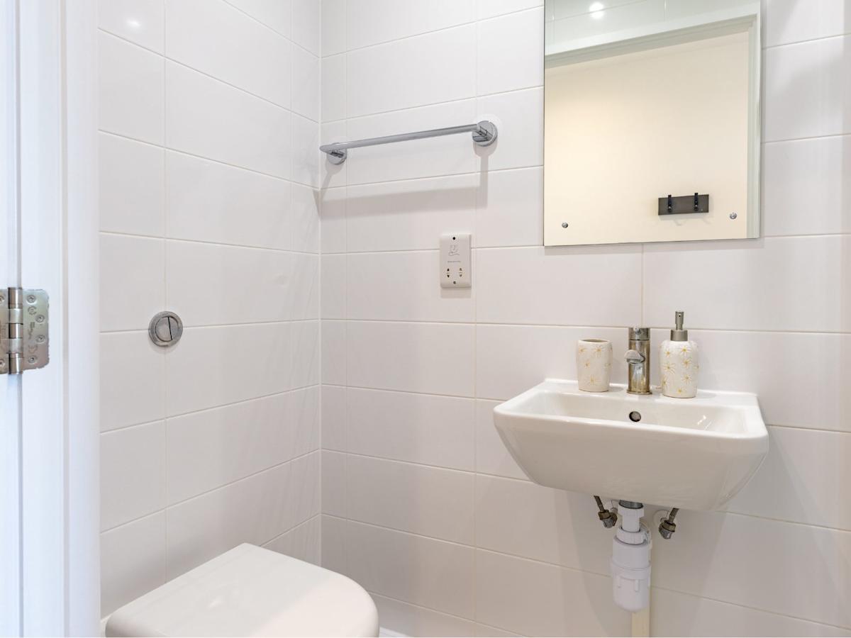  Gold Skyline En Suite  -  Great Court  - Gallery -  2