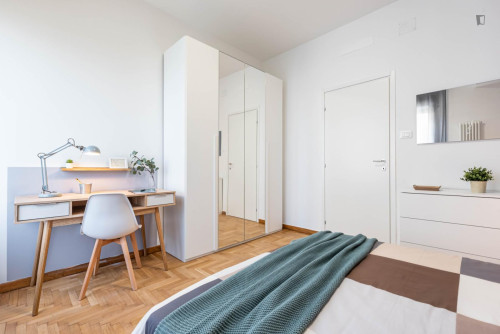 Ample double bedroom in the Padua City Centre