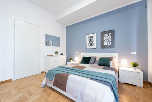 Ample double bedroom in the Padua City Centre