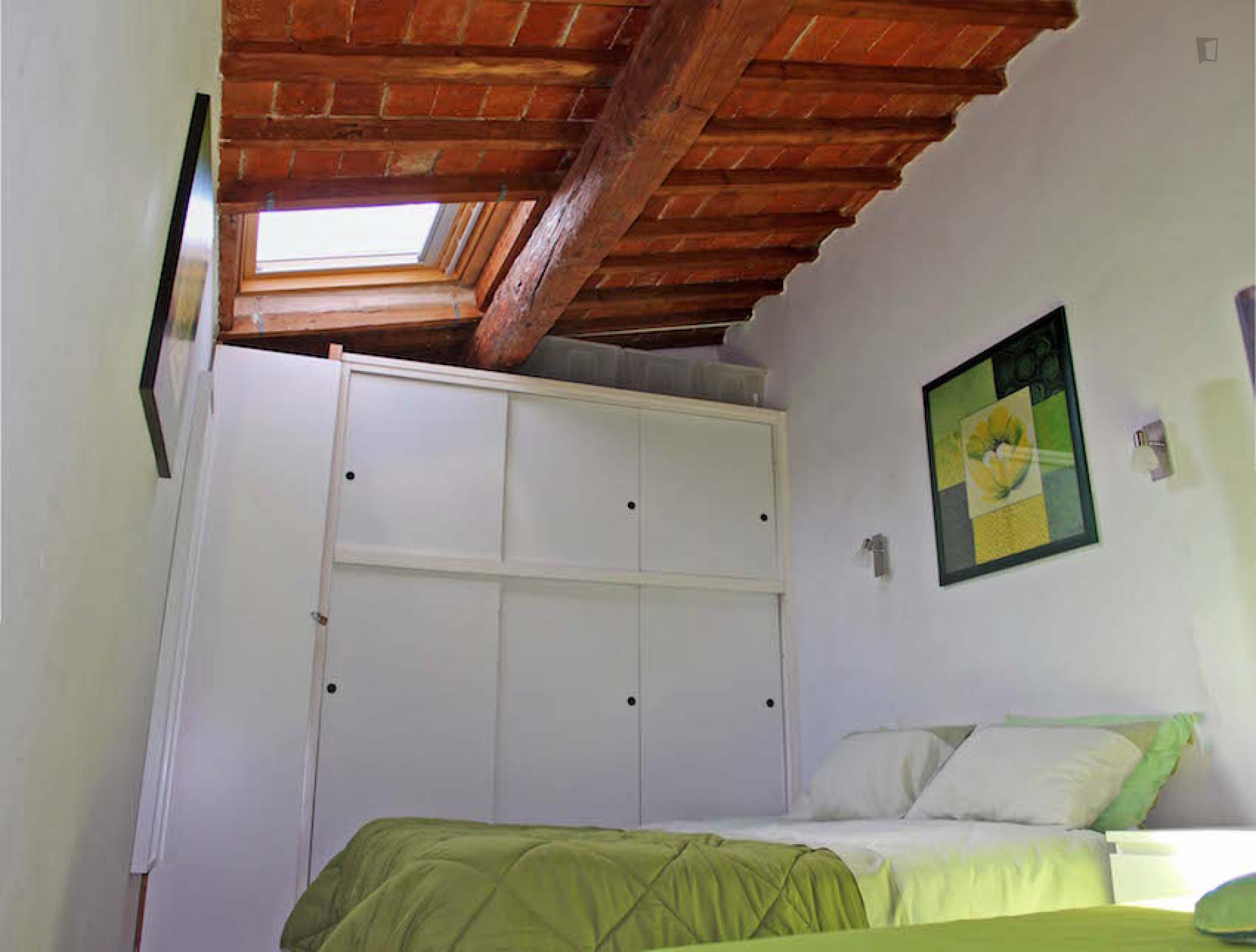 Bright studio-flat close to Lorenzo de’ Medici – The Italian International Institute