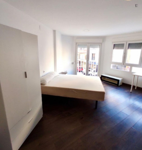 Large double bedroom with a balcony, near Plaza Maria Agustina