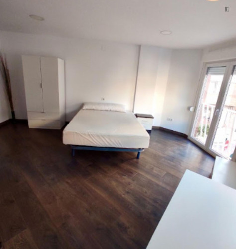 Large double bedroom with a balcony, near Plaza Maria Agustina