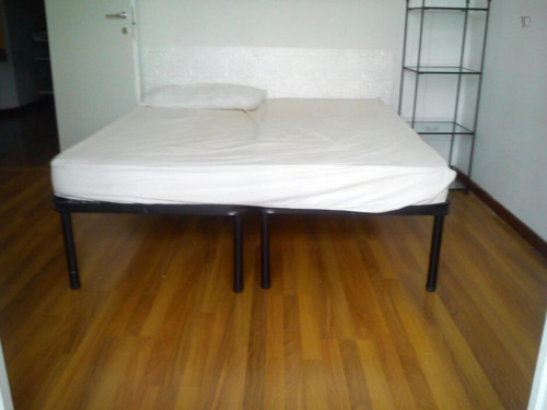 Double bedroom, with balcony, in 4-bedroom apartment