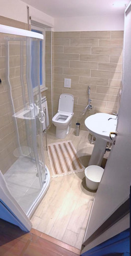 Double bedroom, with balcony, in 4-bedroom apartment