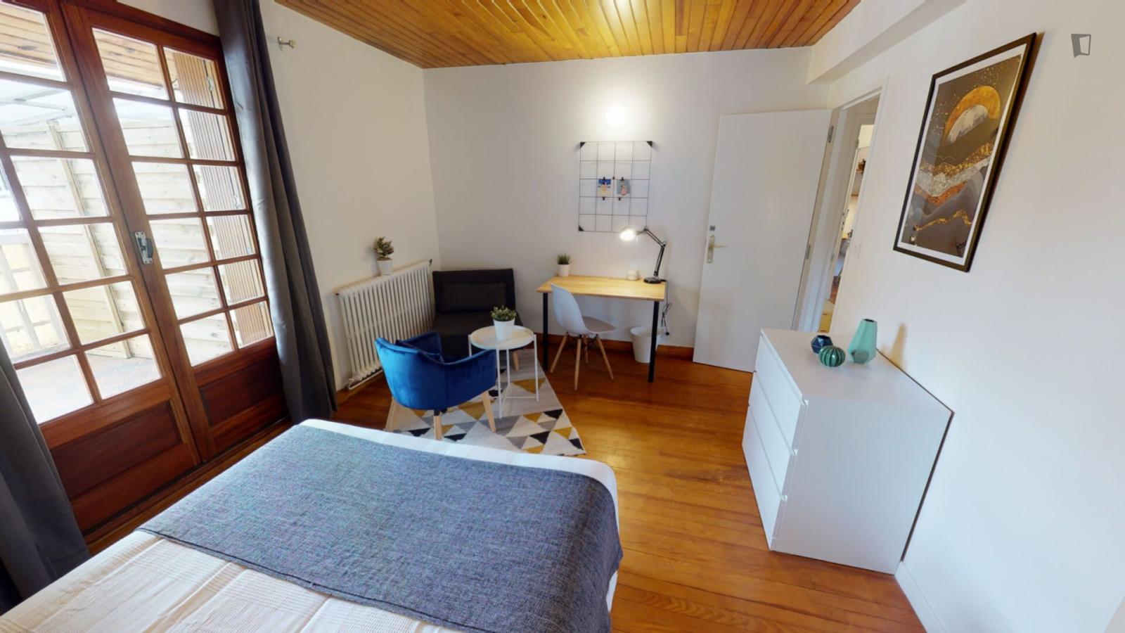 Pleasant Double Bedroom Close To Jardin Compans-Caffarelli - Pleasant double bedroom close to Jardin Compans-Caffarelli - Gallery - 1
