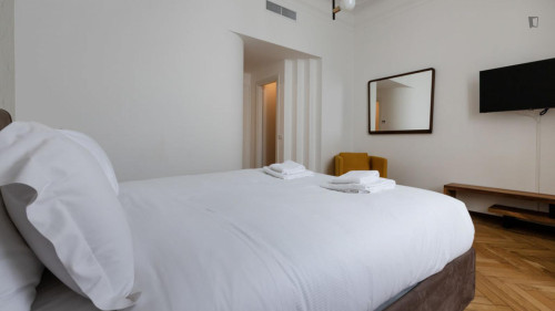 Large 4-bedroom apartment near the Centrale FS metro