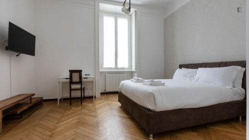 Large 4-bedroom apartment near the Centrale FS metro