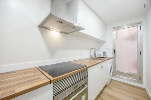 Nice double bedroom near Amistat-Casa de Salut metro