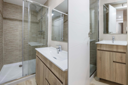 Nice double bedroom near Amistat-Casa de Salut metro - Gallery - 6