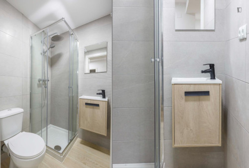 Nice double bedroom near Amistat-Casa de Salut metro - Gallery - 5