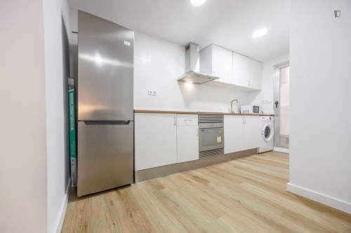 Nice double bedroom near Amistat-Casa de Salut metro