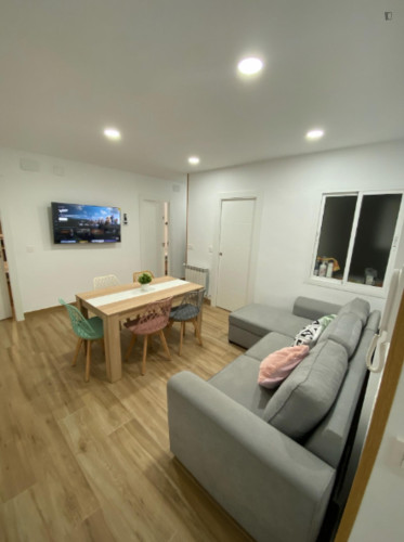 Modern Double Bedroom close to Campus Universitario Fuentenueva