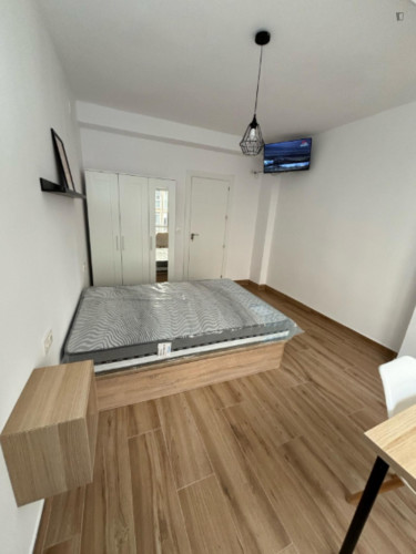 Modern Double Bedroom close to Campus Universitario Fuentenueva