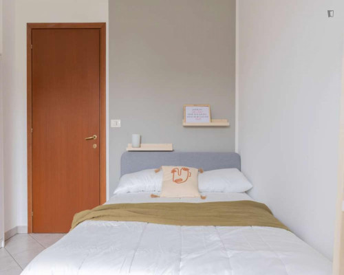 Neat single bedroom in Aurora
