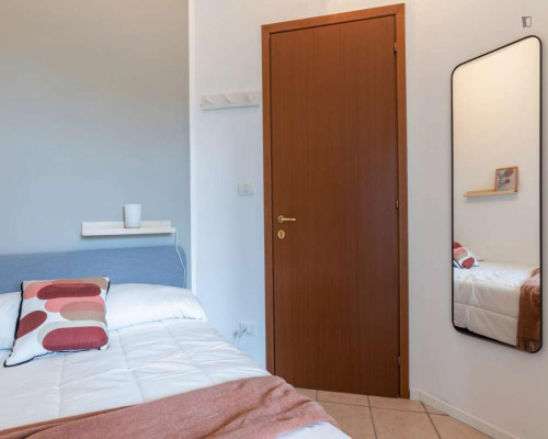 Single bedroom with a balcony, in Aurora