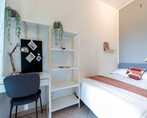 Single bedroom with a balcony, in Aurora