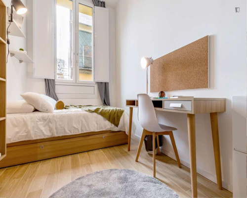 Luminos single bedroom in Aurora