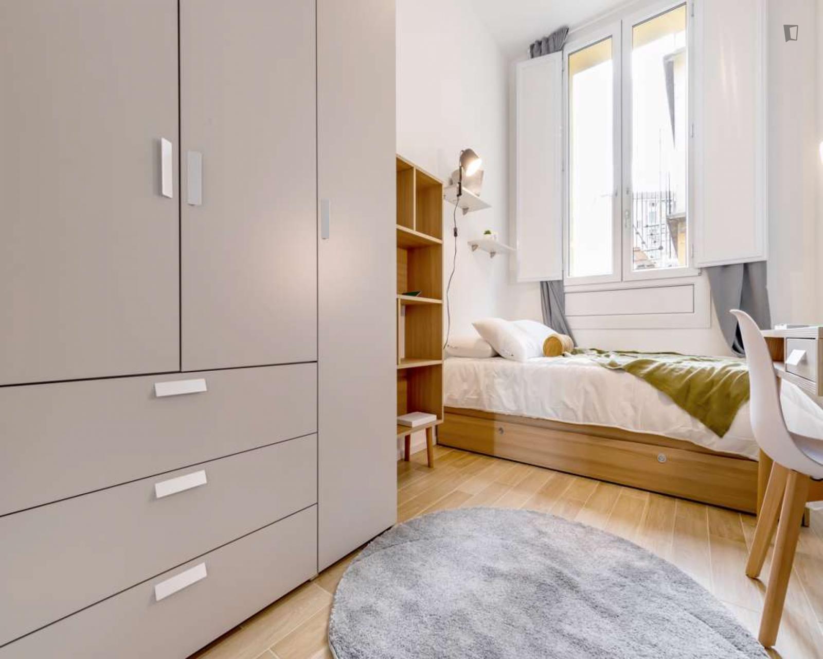 Luminos Single Bedroom In Aurora - 1