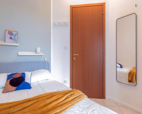 Very pleasant single bedroom in Aurora
