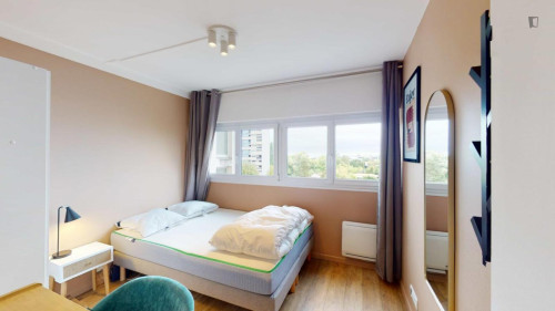 Cosy double bedroom close to Station Béquigneaux