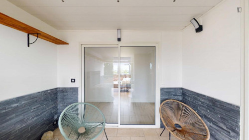 Cosy double bedroom close to Station Béquigneaux