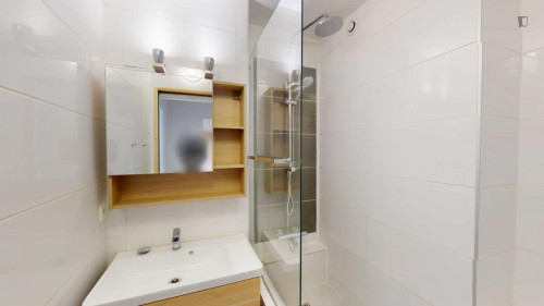 Cosy double bedroom close to Station Béquigneaux