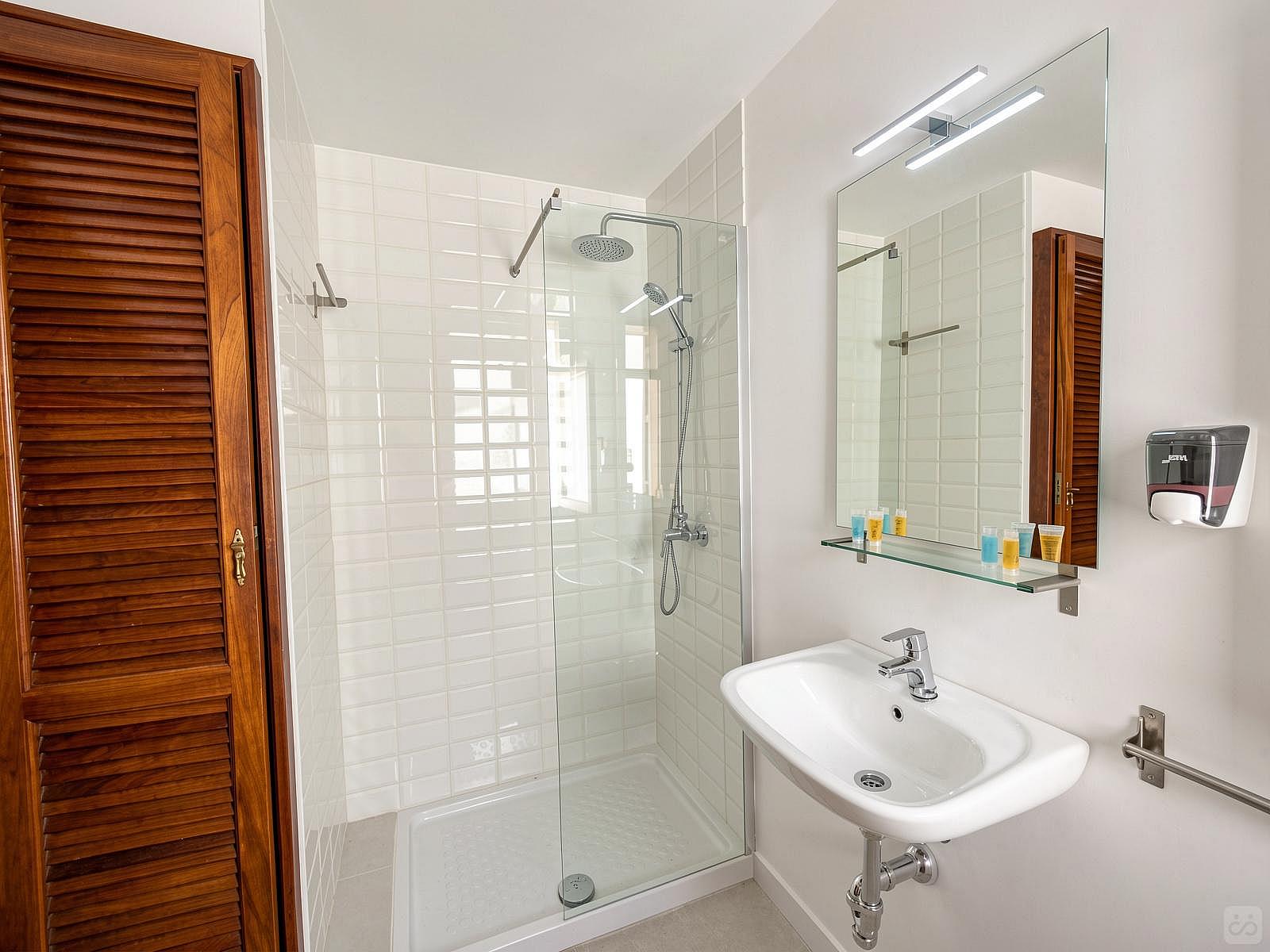 Private Double Bedroom - 24