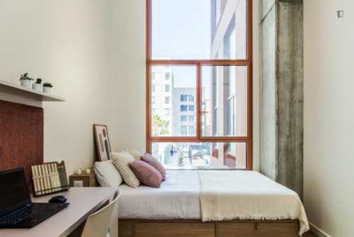 Very nice single ensuite bedroom in El Besòs i el Maresme
