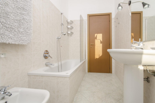 Roomy twin bedroom in the vicinity of ISAD - Institute of Design and Architecture - Gallery - 12