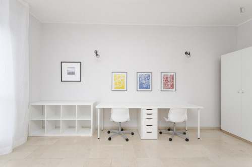 Roomy twin bedroom in the vicinity of ISAD - Institute of Design and Architecture - Gallery - 5