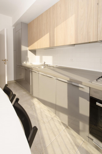 Roomy twin bedroom in the vicinity of ISAD - Institute of Design and Architecture - Gallery - 9