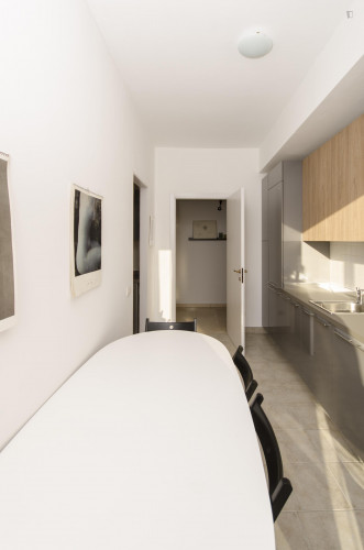 Roomy twin bedroom in the vicinity of ISAD - Institute of Design and Architecture - Gallery - 10