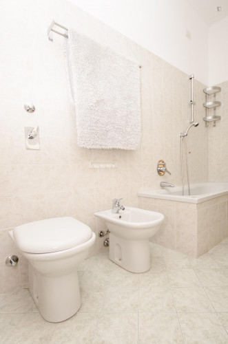 Roomy twin bedroom in the vicinity of ISAD - Institute of Design and Architecture - Gallery - 14