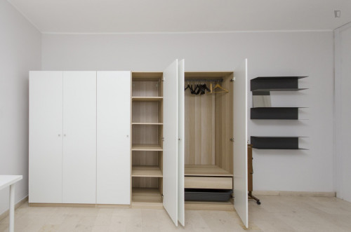 Roomy twin bedroom in the vicinity of ISAD - Institute of Design and Architecture - Gallery - 6